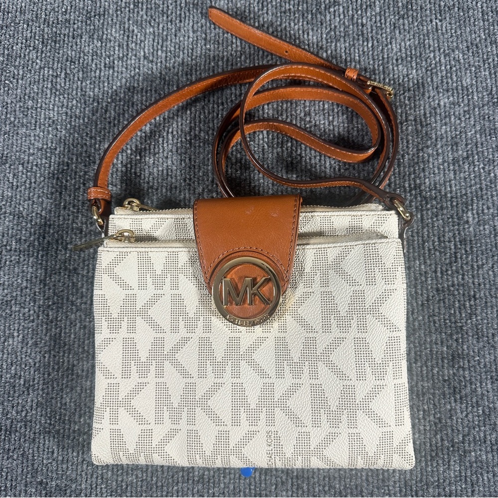 EUC Michael Kors Signature Fulton Logo Crossbody Bag Purse Beige Vanilla - Picture 6 of 7